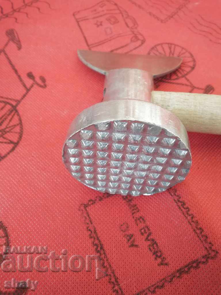 Стара руска брадвичка и чукче за месо с цена 33.00 лв. | € 16.87 Стара руска брадвичка и чукче за месо с цена 33.00 лв. | € 16.87