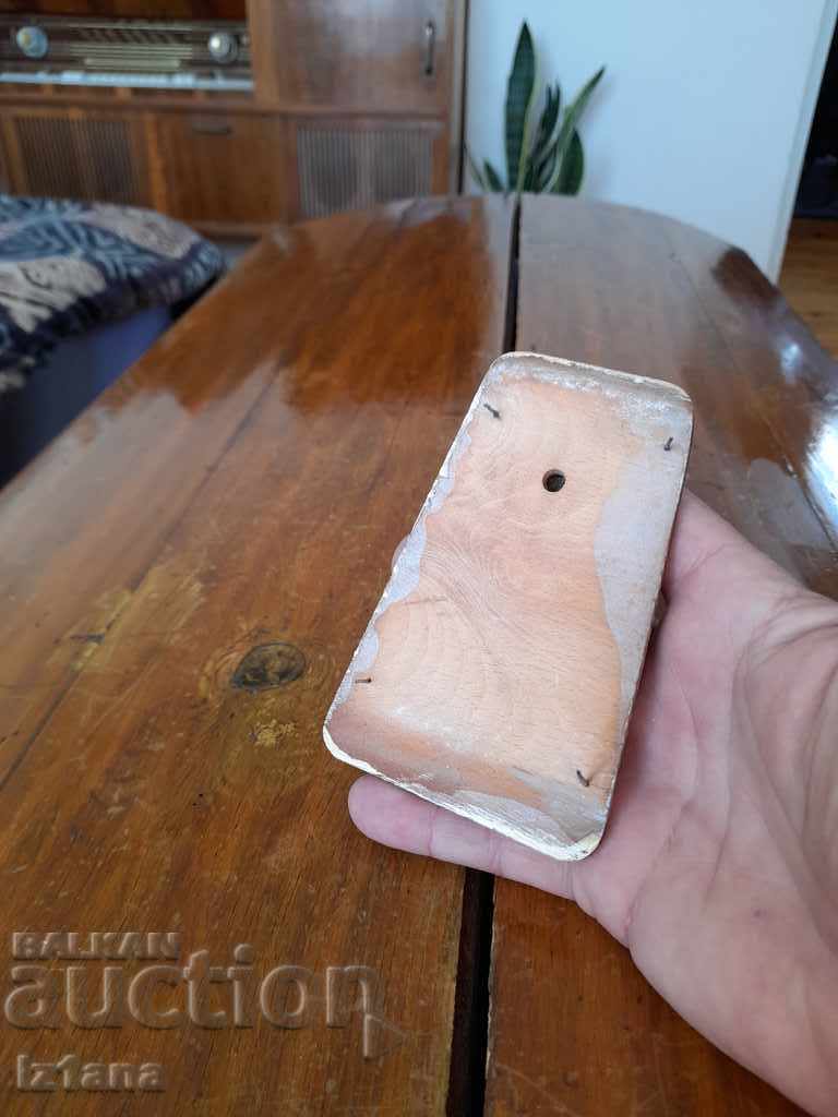 Delivery of An old plate, a toilet plate Delivery of An old plate, a toilet plate