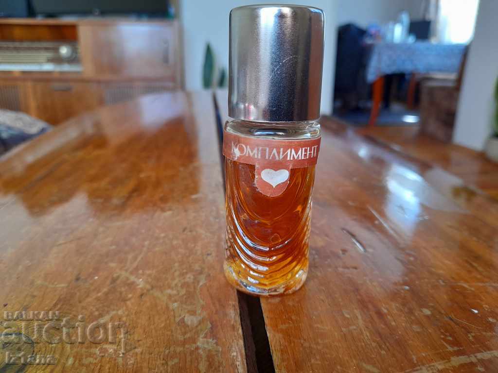Old perfume Compliment with price 30.00 BGN | € 15.34