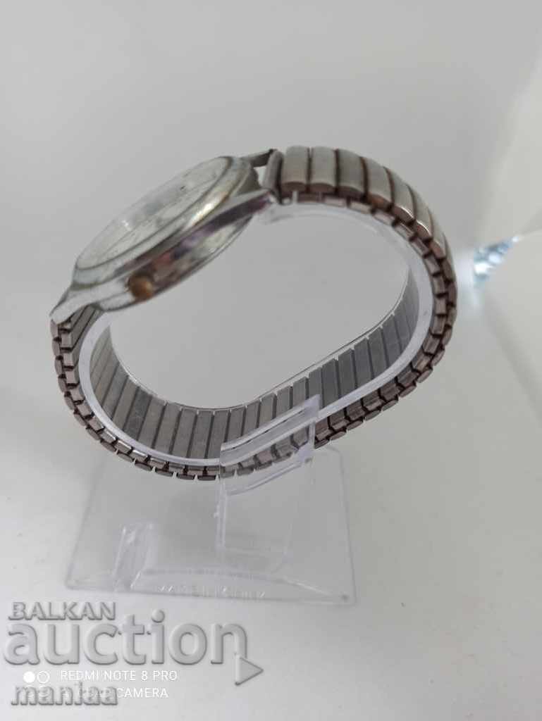 Красив часовник с цена 25.00 лв. | € 12.78 Красив часовник с цена 25.00 лв. | € 12.78