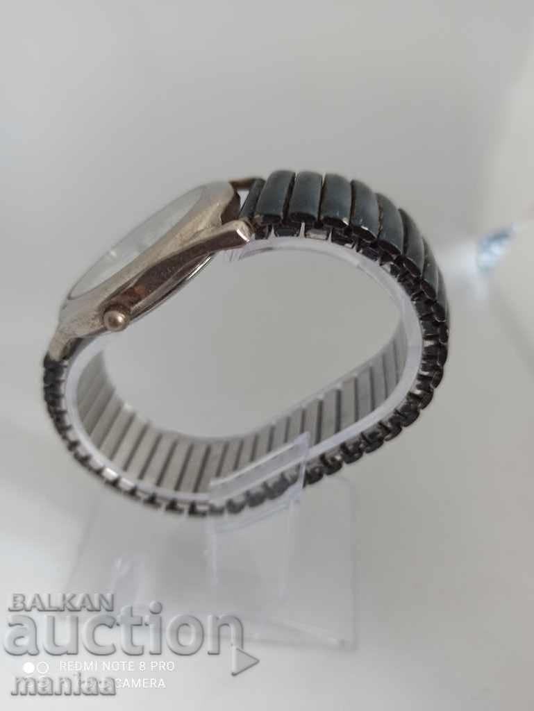 Красив часовник с цена 25.00 лв. | € 12.78 Красив часовник с цена 25.00 лв. | € 12.78