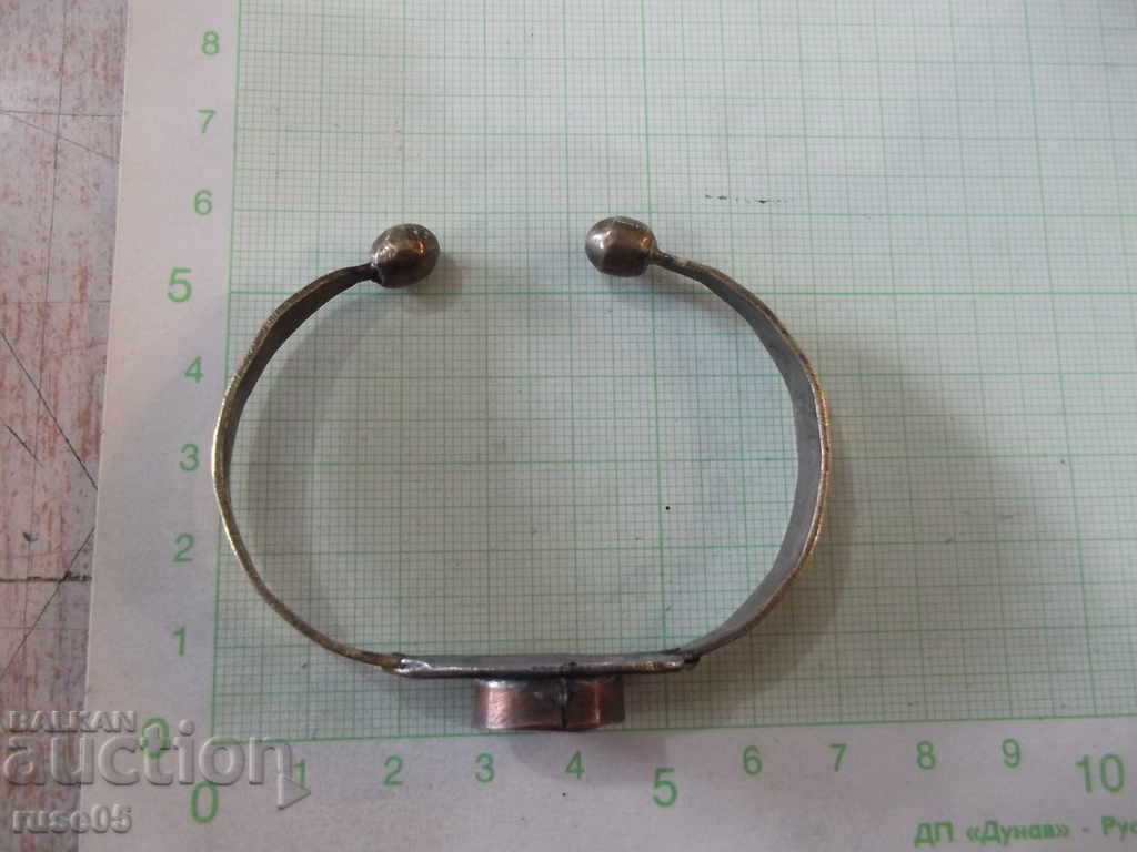 Παλιό βραχιόλι με κόκκινη πέτρα με τιμή 10.00 BGN | € 5.11 Παλιό βραχιόλι με κόκκινη πέτρα με τιμή 10.00 BGN | € 5.11