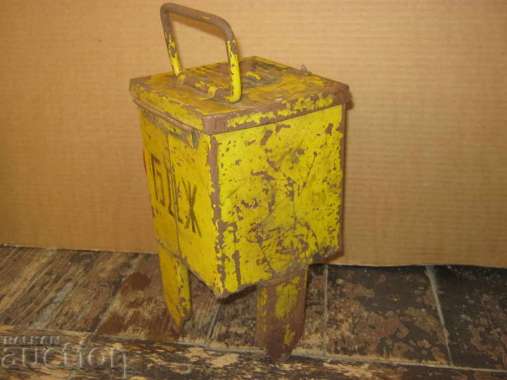 Delivery of BDZ. Railway transport. Signal lantern Delivery of BDZ. Railway transport. Signal lantern