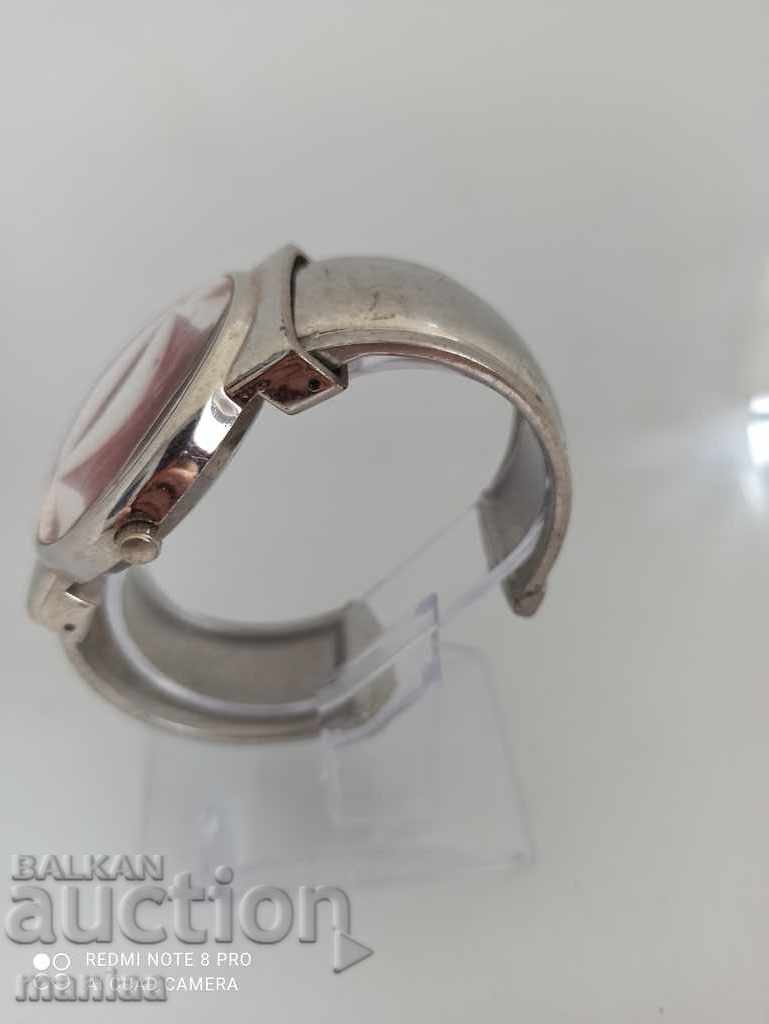 Beautiful clock with price 18.00 BGN | € 9.20