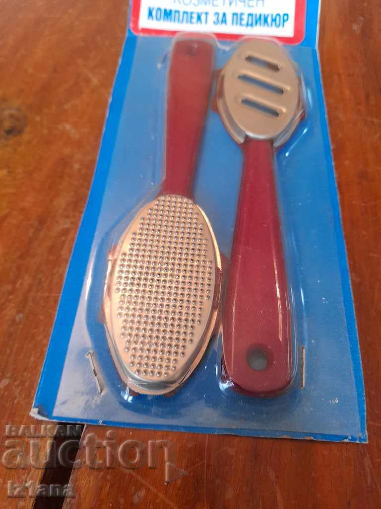 Licitație Kit vechi de pedichiura cosmetica Licitație Kit vechi de pedichiura cosmetica