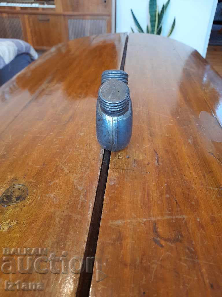 Delivery of An old soldier's grease gun Delivery of An old soldier's grease gun