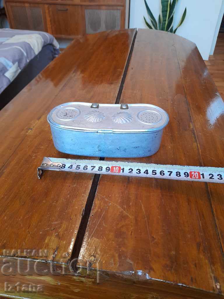 Auction Old fishing box for bait Auction Old fishing box for bait