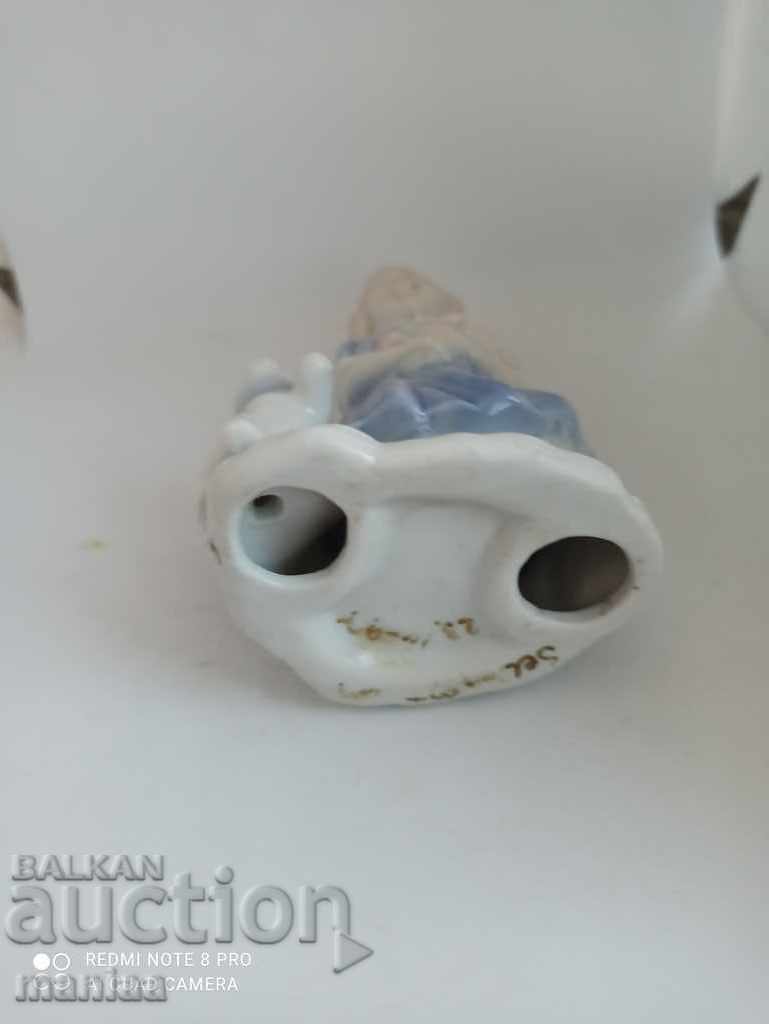 English porcelain figure with price 19.00 BGN | € 9.71 English porcelain figure with price 19.00 BGN | € 9.71