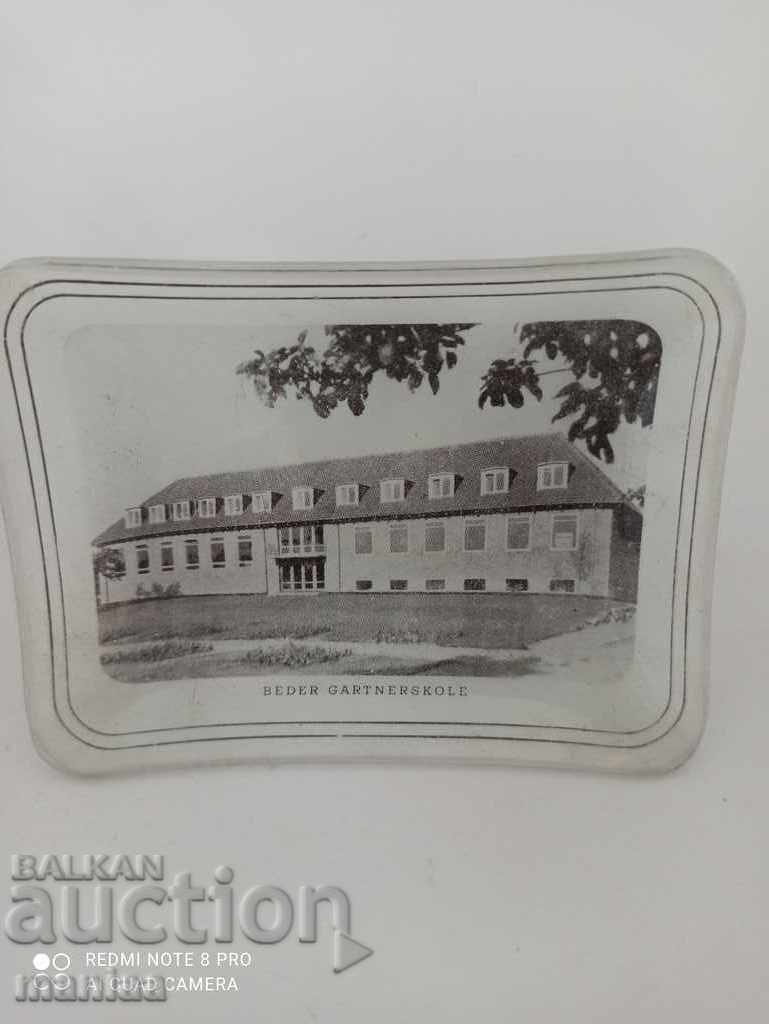 Porcelain saucer Porcelain saucer