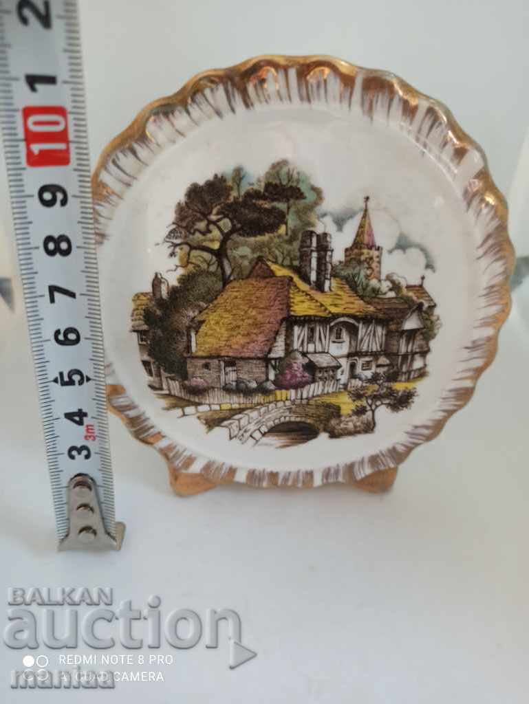 Beautiful English porcelain figure with price 10.00 BGN | € 5.11 Beautiful English porcelain figure with price 10.00 BGN | € 5.11