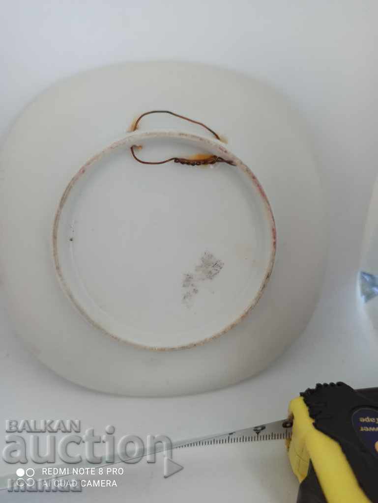 Όμορφο αγγλικό πιάτο πορσελάνης με τιμή 10.00 BGN | € 5.11 Όμορφο αγγλικό πιάτο πορσελάνης με τιμή 10.00 BGN | € 5.11