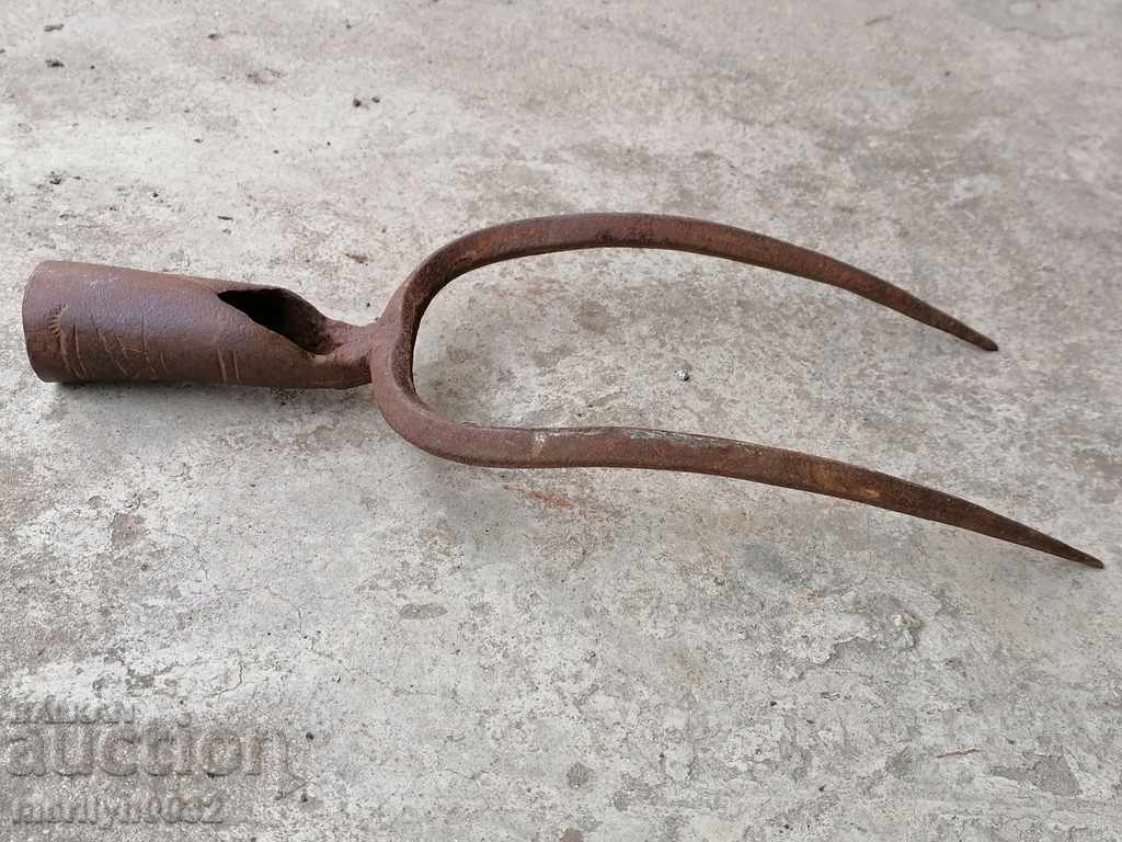 Double tooth, beet harvester, wrought iron with price 59.00 BGN | € 30.17