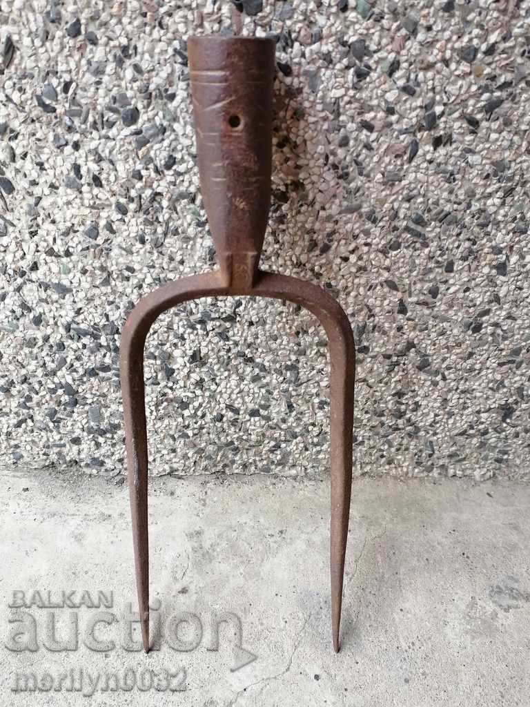 Auction  Double tooth, beet harvester, wrought iron