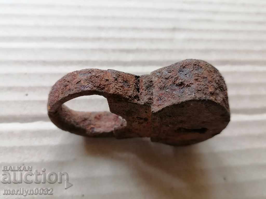 Delivery of Old padlock from the beginning of the 19th century, suitcase, padlock, latch Delivery of Old padlock from the beginning of the 19th century, suitcase, padlock, latch