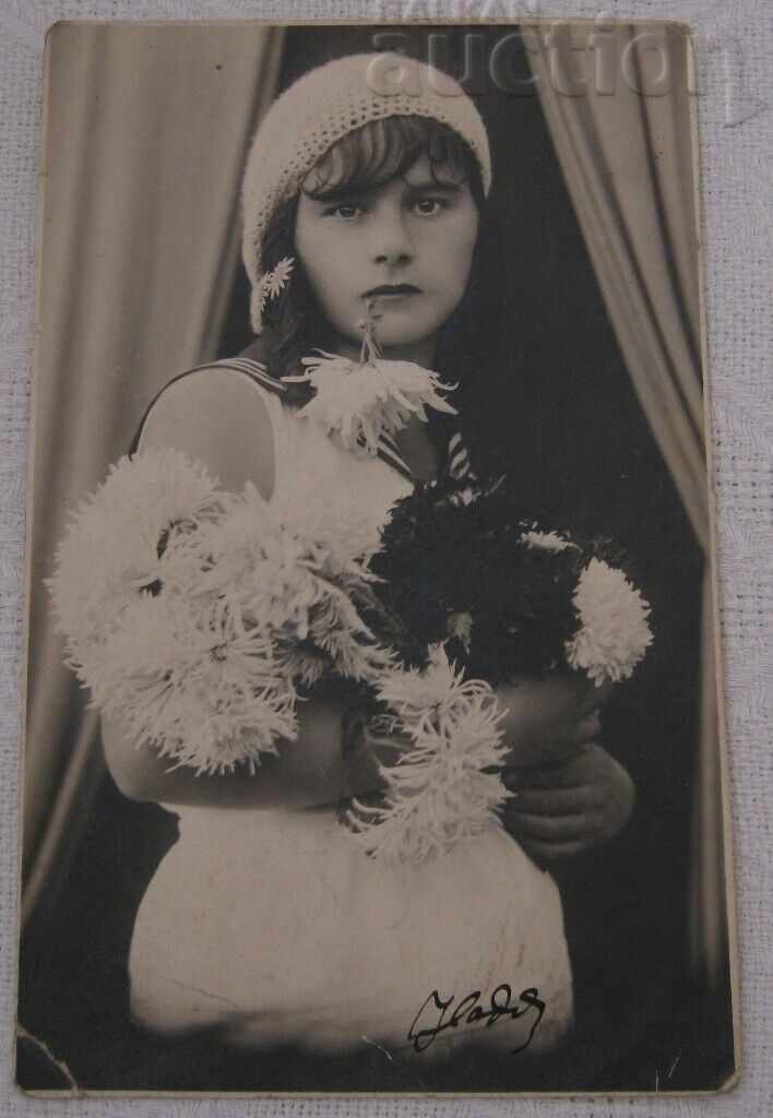 NADIA BEAUTIFUL GIRL CHRYSANTHEMI 1931 FOTO