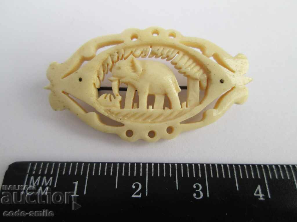 Old antique lady's elephant brooch handmade from bone - 5