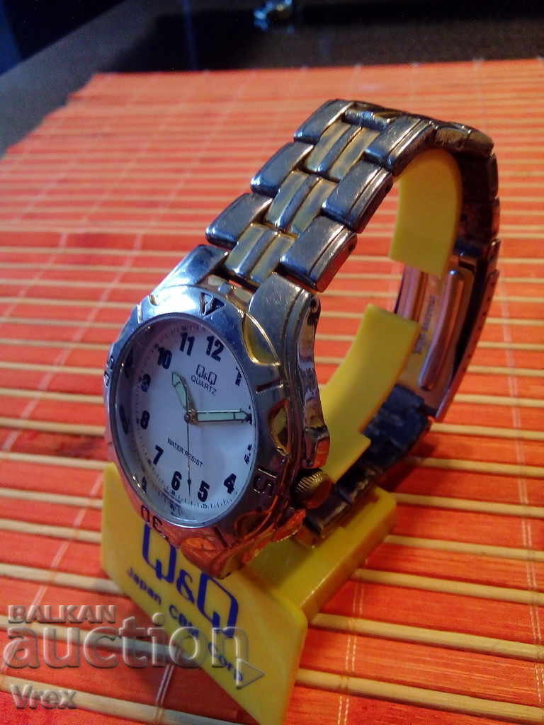 Аукцион Кварцов часовник Q&Q - биколор Аукцион Кварцов часовник Q&Q - биколор