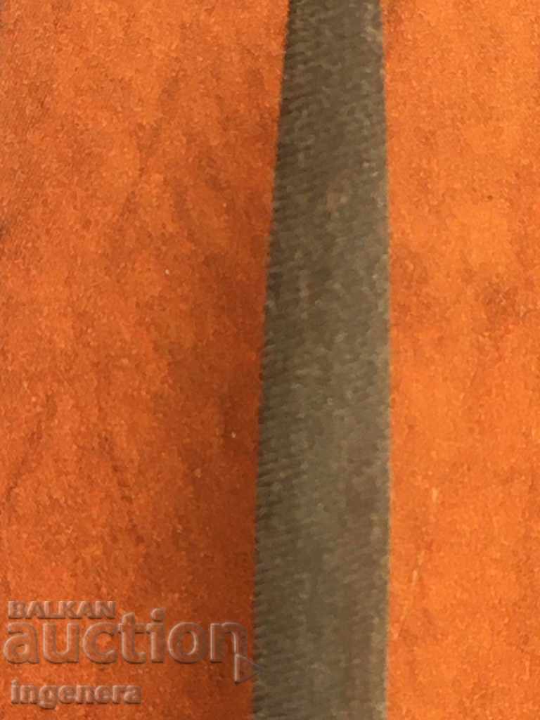 Auction  SAW TYPE FISH TOOL