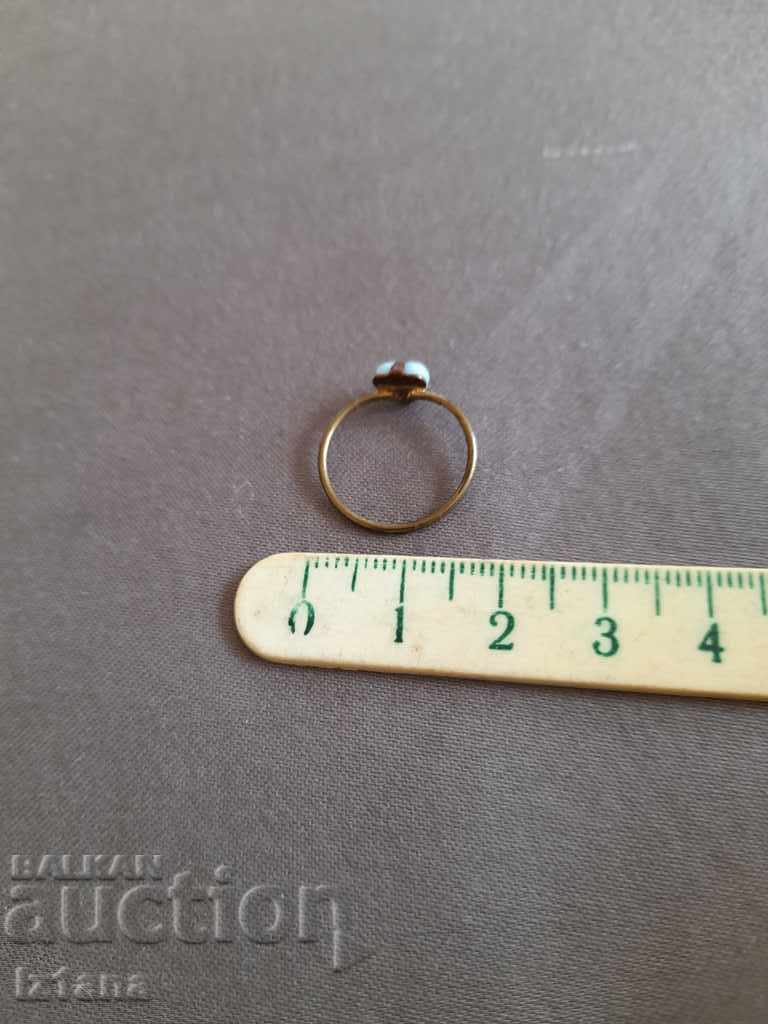 Delivery of Old children's ring, ring Delivery of Old children's ring, ring