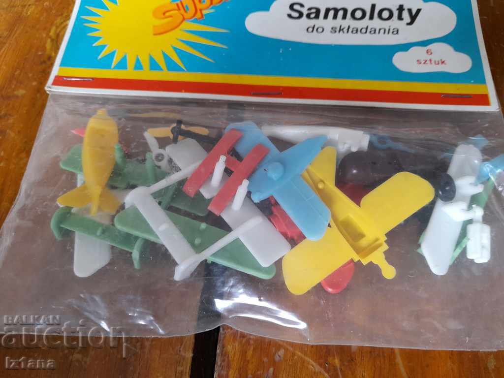 Auction  Old toy, airplane models