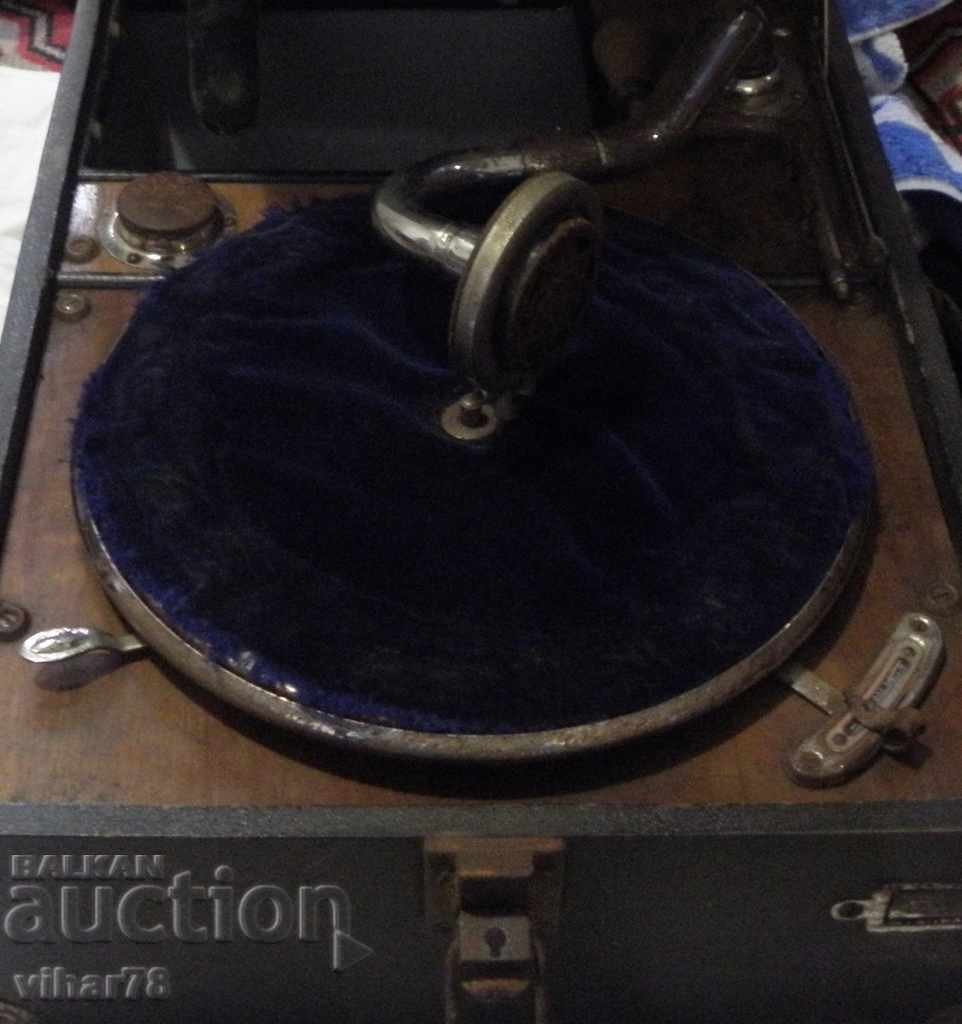 Auction Collectible turntable with crank-MEDEA Auction Collectible turntable with crank-MEDEA