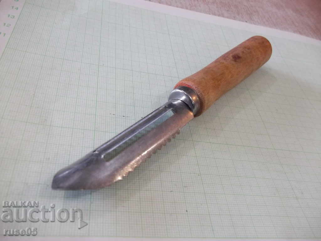 Delivery of Potato peeler from the sauce Delivery of Potato peeler from the sauce