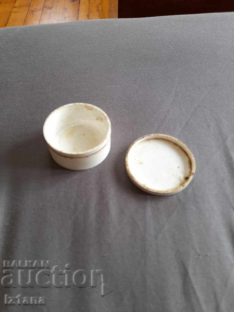 Auction Old box of white cream Rachev Gabrovo Auction Old box of white cream Rachev Gabrovo