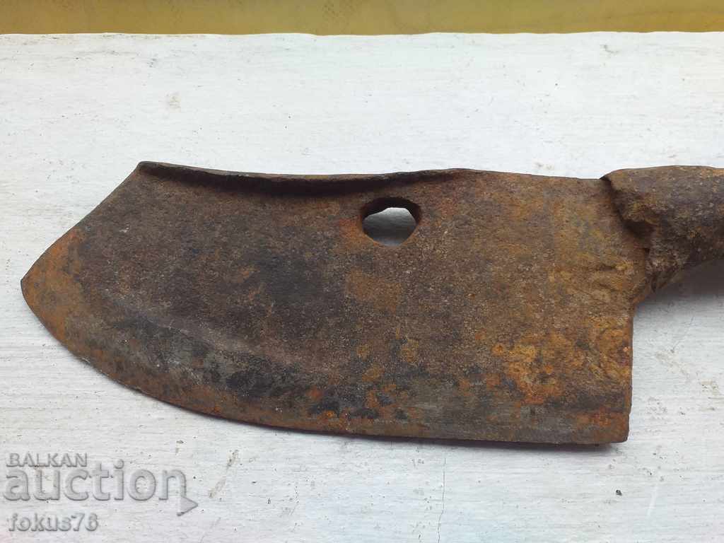 An old massive forged satire with price 35.00 BGN | € 17.90 An old massive forged satire with price 35.00 BGN | € 17.90