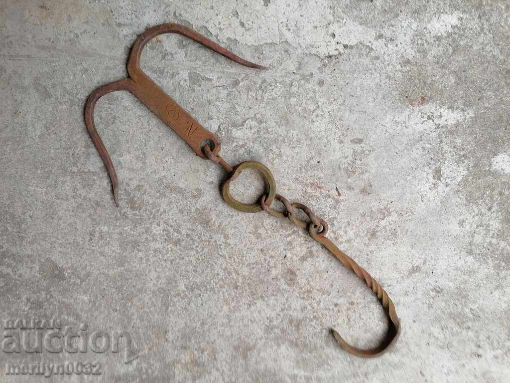 Auction An old forged scraping hook, double twin Auction An old forged scraping hook, double twin