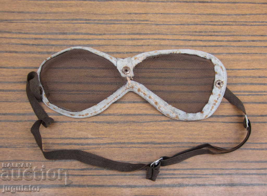 Retro old beekeeping protective goggles with mesh for beekeepers