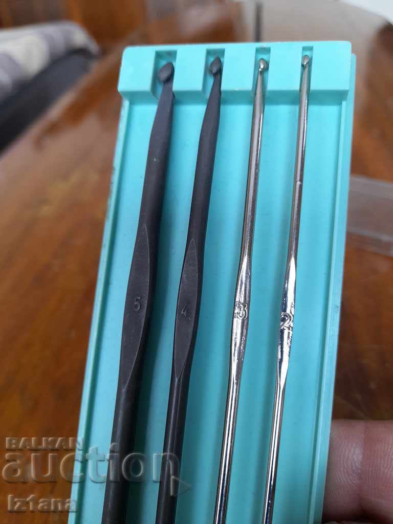 Delivery of Old knitting needles Delivery of Old knitting needles