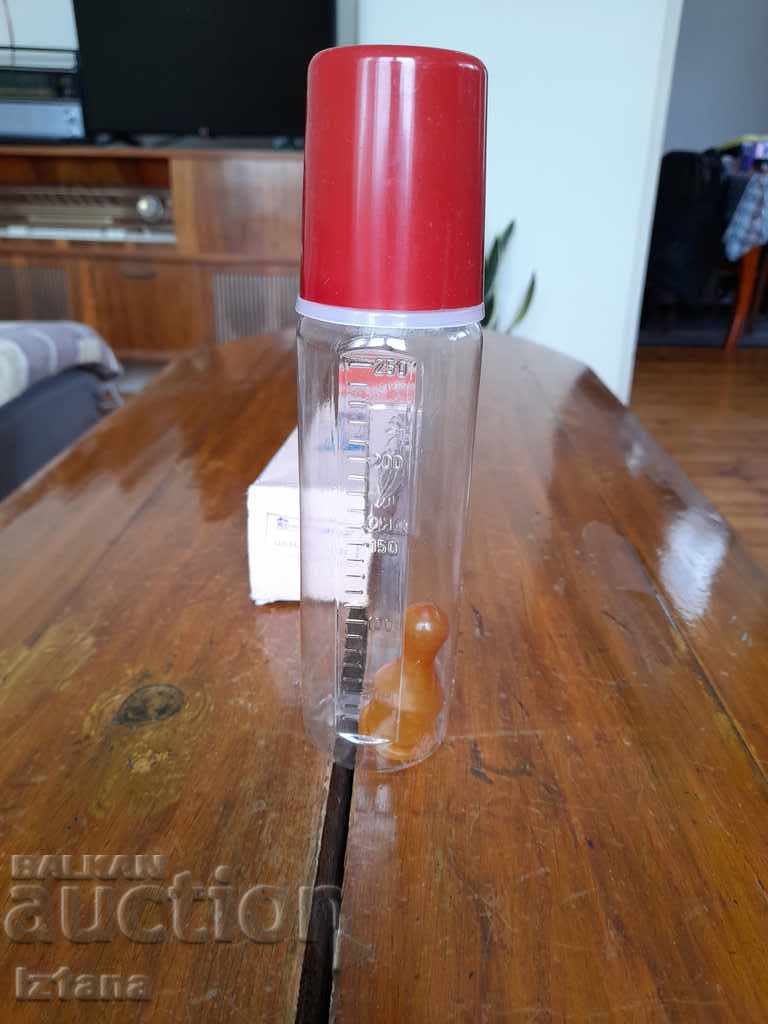 Auction An old measuring bowl for feeding Coco babies Auction An old measuring bowl for feeding Coco babies