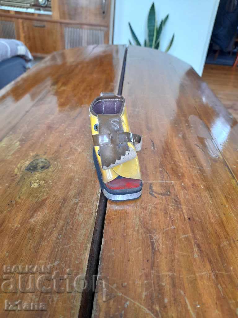 Old souvenir shoe with price 6.00 BGN | € 3.07 Old souvenir shoe with price 6.00 BGN | € 3.07
