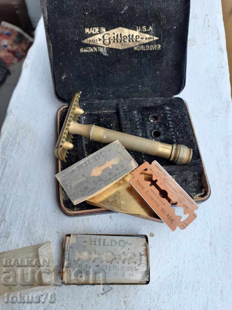 Old Gillette collector's shaving kit with price 219.00 BGN | € 111.97 Old Gillette collector's shaving kit with price 219.00 BGN | € 111.97