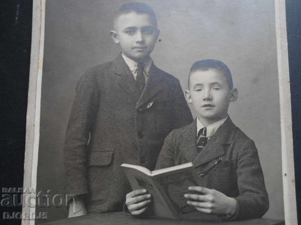 Fotografie veche, carton, 1924 cu preț 4.00 BGN | € 2.05 Fotografie veche, carton, 1924 cu preț 4.00 BGN | € 2.05