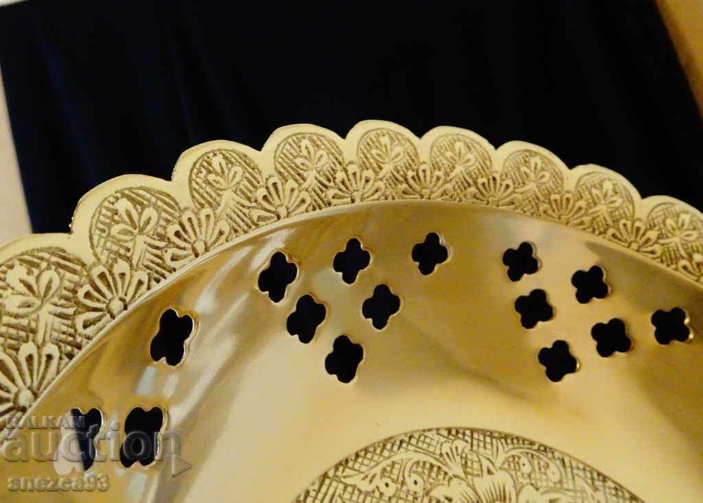 Δημοπρασία Αγγλική μπρούτζινη φρουτιέρα, δαντέλα, λουλούδια Δημοπρασία Αγγλική μπρούτζινη φρουτιέρα, δαντέλα, λουλούδια