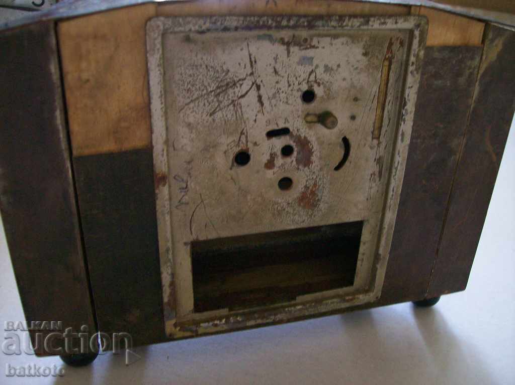 Old desktop clock with price 16.00 BGN | € 8.18 Old desktop clock with price 16.00 BGN | € 8.18