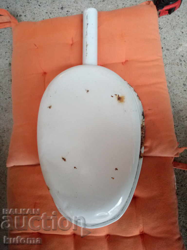 Tavă emailată veche cu preț € 12.77 | 24.98 BGN