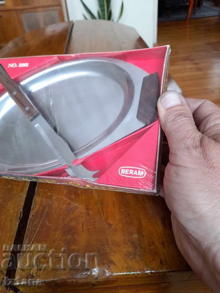 Delivery of Old Rostfrei cheese set