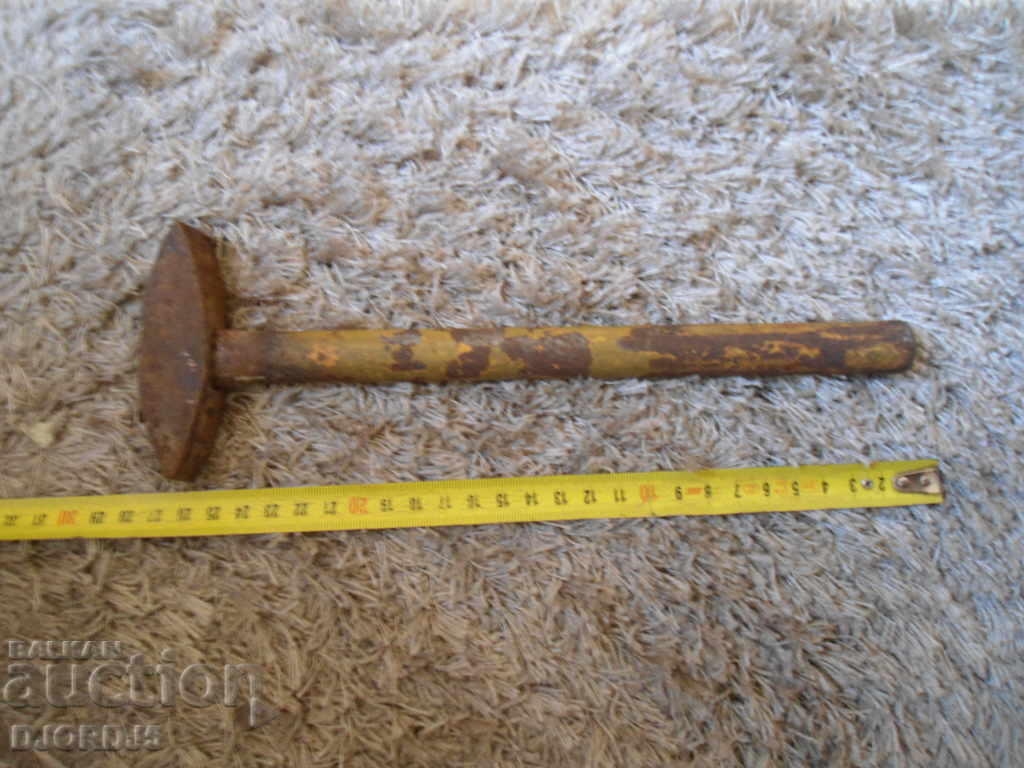 Delivery of Old hammer, iron handle