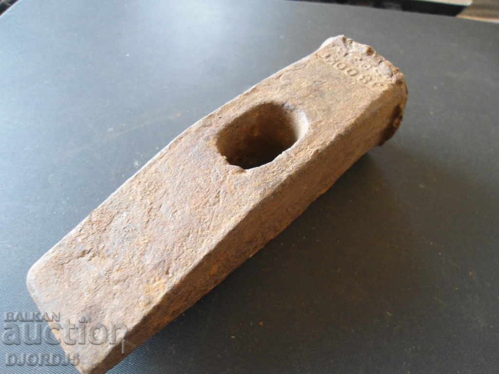 Auction Old hammer marked, 0.800 kg. Auction Old hammer marked, 0.800 kg.