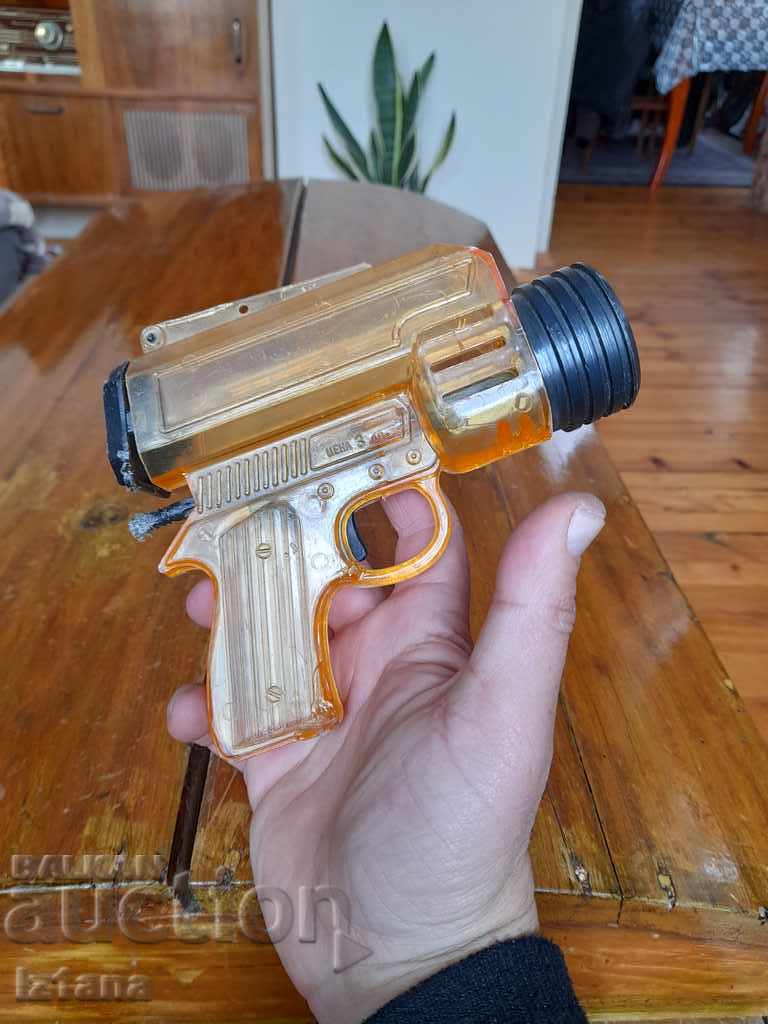 Delivery of Old children's pistol with bullets Delivery of Old children's pistol with bullets