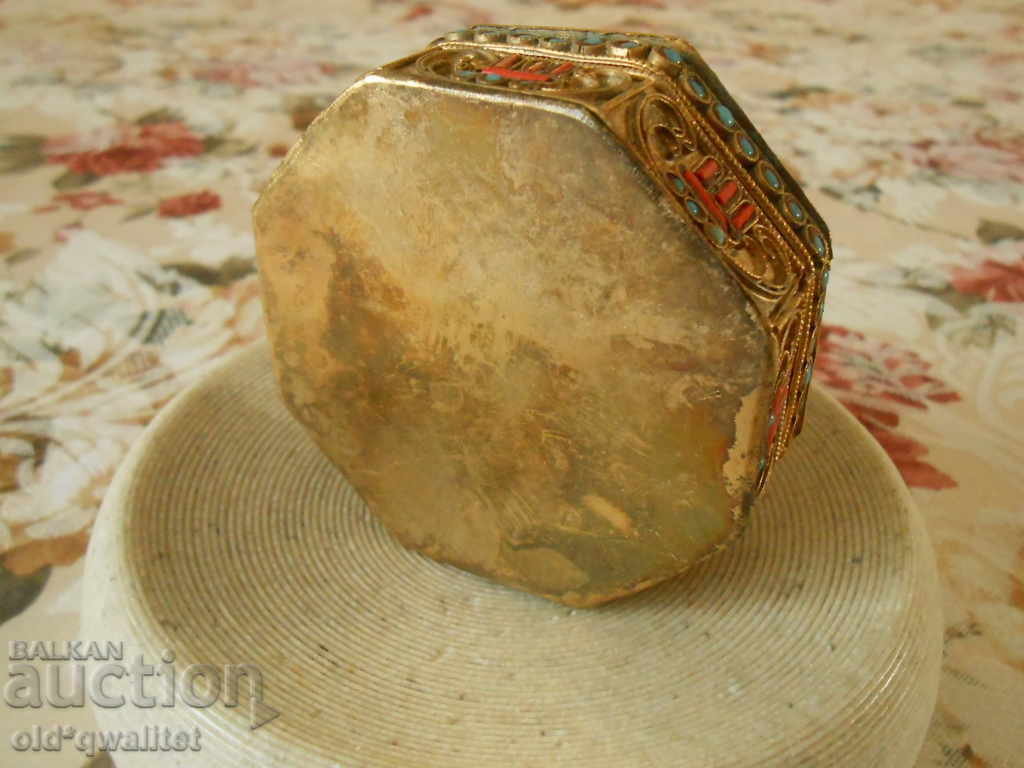 Delivery of Decorative box for jewelry and small items, gilding Delivery of Decorative box for jewelry and small items, gilding