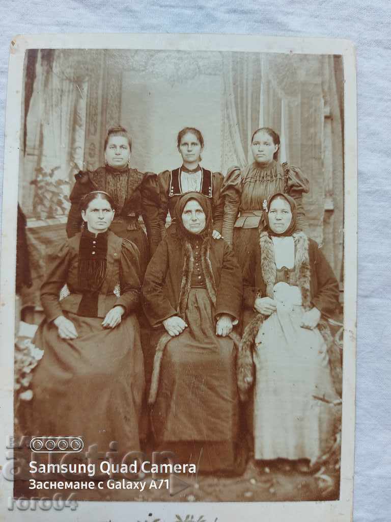 WOMEN IN NOSE