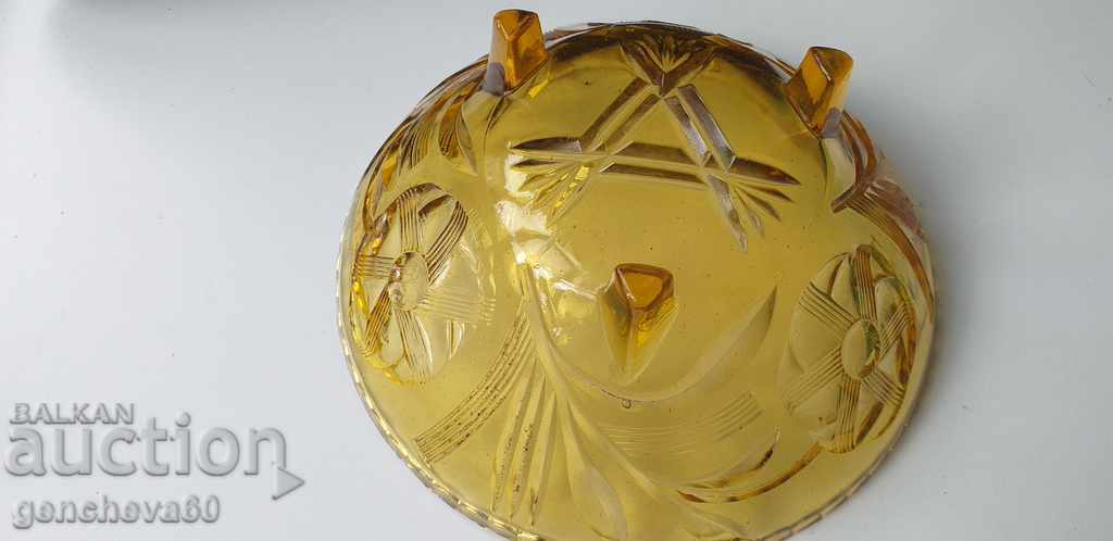 Auction Beautiful amber colored Art Deco fruit bowl Auction Beautiful amber colored Art Deco fruit bowl