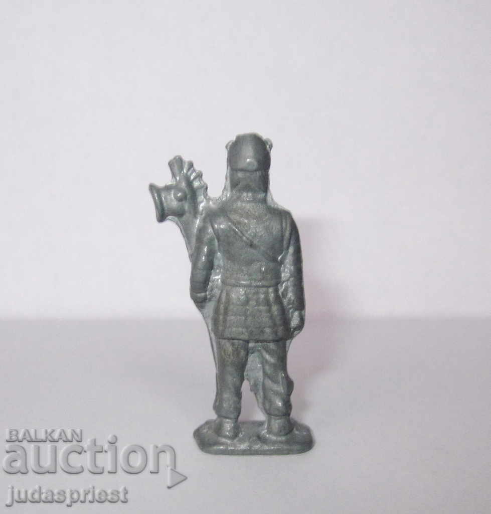 old lead soldier indian toy from egg kinder kinder with price 10.00 BGN | € 5.11 old lead soldier indian toy from egg kinder kinder with price 10.00 BGN | € 5.11