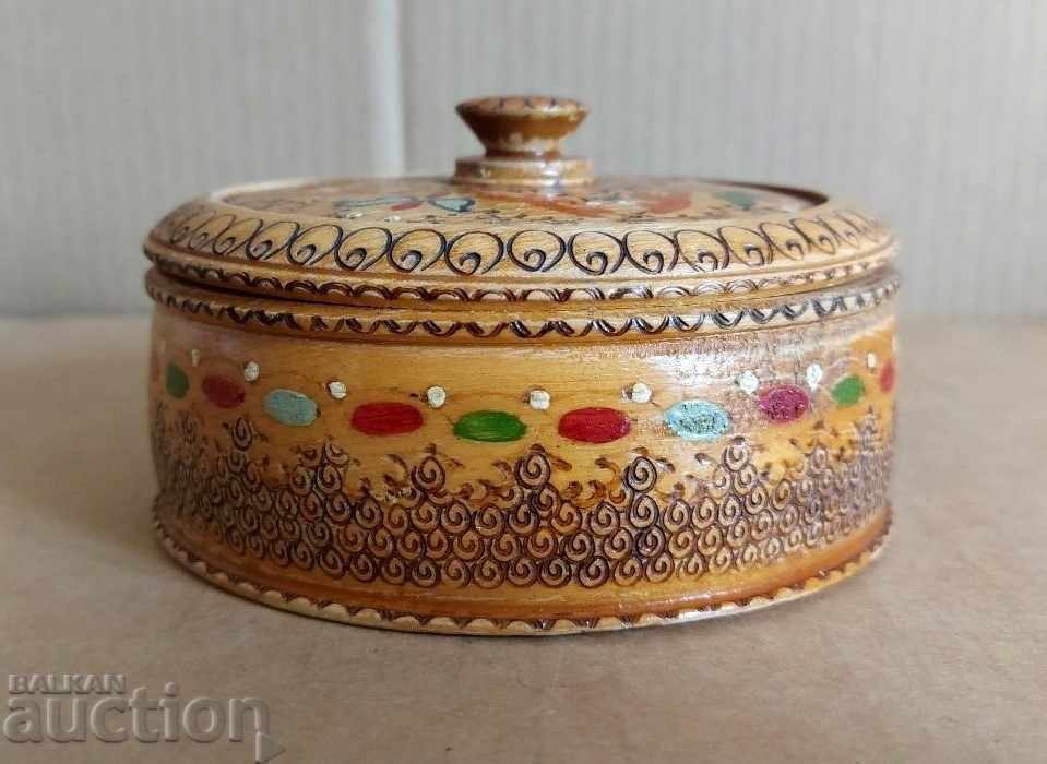 OLD PYROGRAPHED WOODEN BOX BOX with price 9.00 BGN | € 4.60 OLD PYROGRAPHED WOODEN BOX BOX with price 9.00 BGN | € 4.60