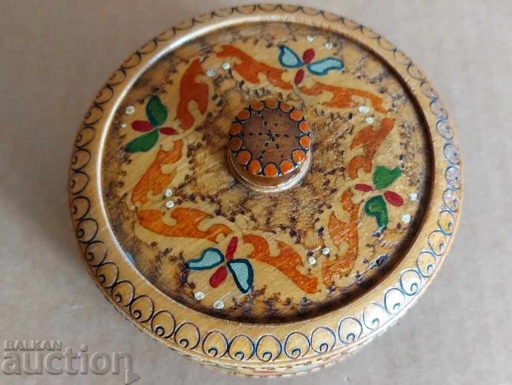 Auction OLD PYROGRAPHED WOODEN BOX BOX Auction OLD PYROGRAPHED WOODEN BOX BOX