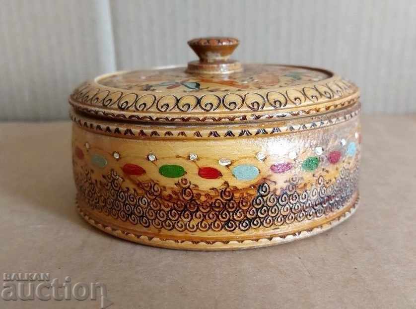 Delivery of OLD PYROGRAPHED WOODEN BOX BOX Delivery of OLD PYROGRAPHED WOODEN BOX BOX