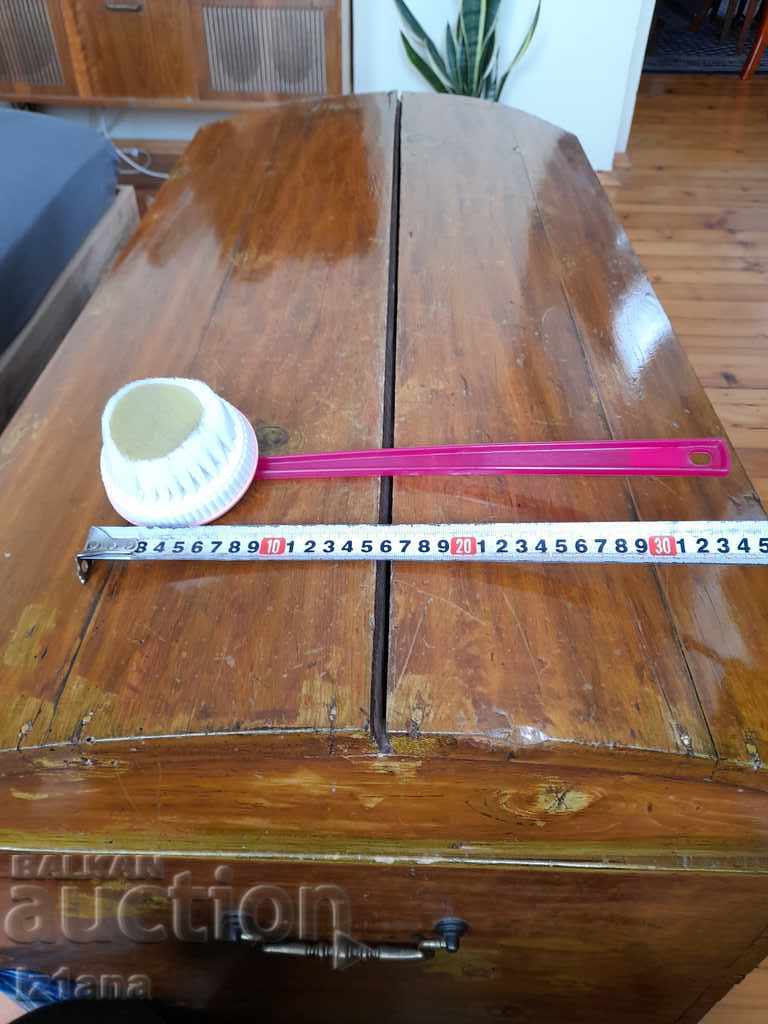 Auction Old kitchen brush Auction Old kitchen brush